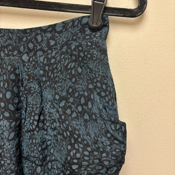 Anthropologie Pyrus 100% Silk Animal Print Mini Skirt - Picture 5 of 11